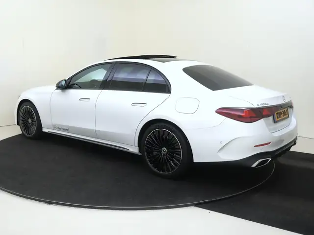 Mercedes-Benz E-Class view 3