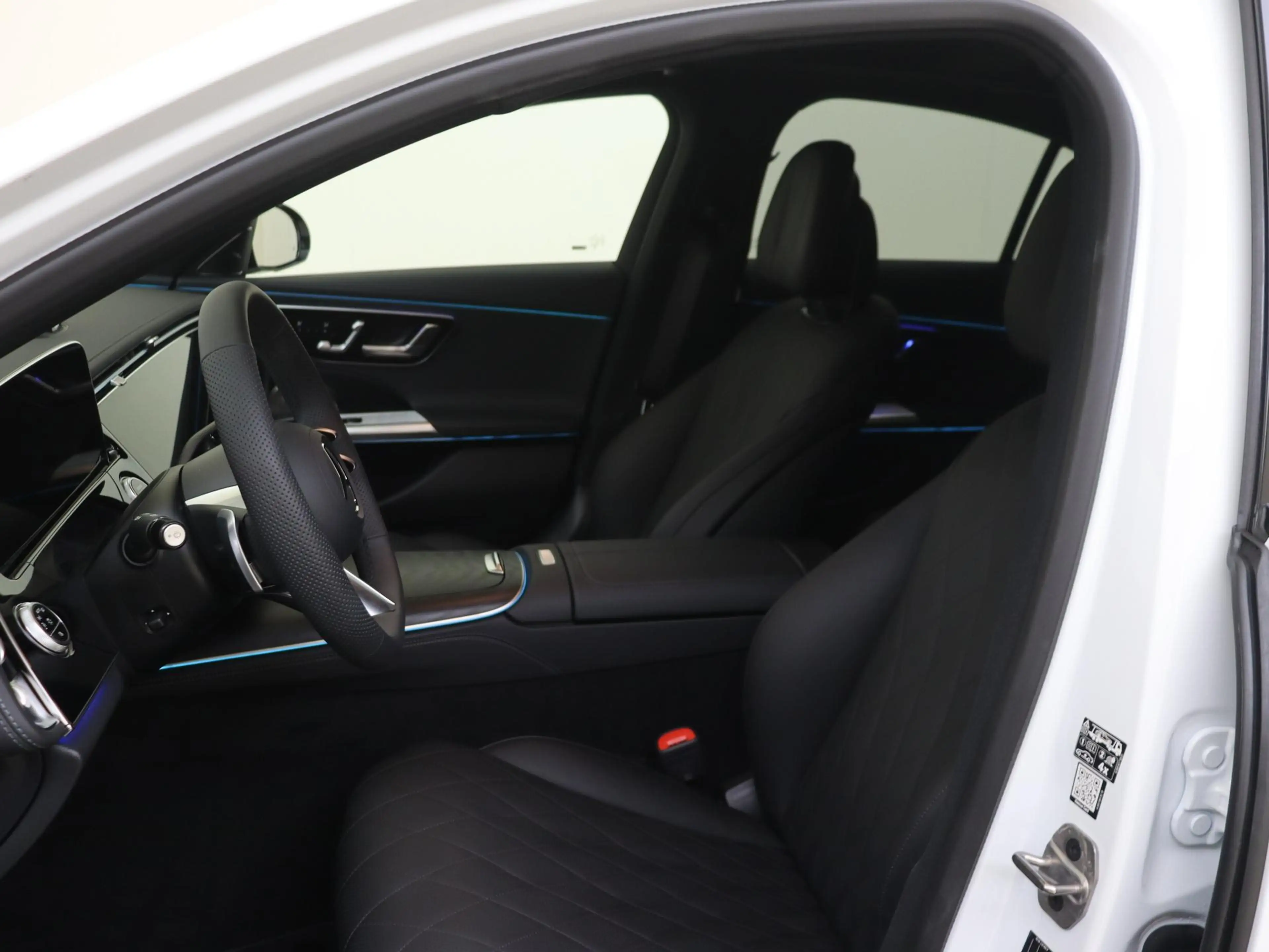 Mercedes-Benz E 400 e 4MATIC AMG Line / Premium/ Panoramadak/ AIRMATIC — photo 11
