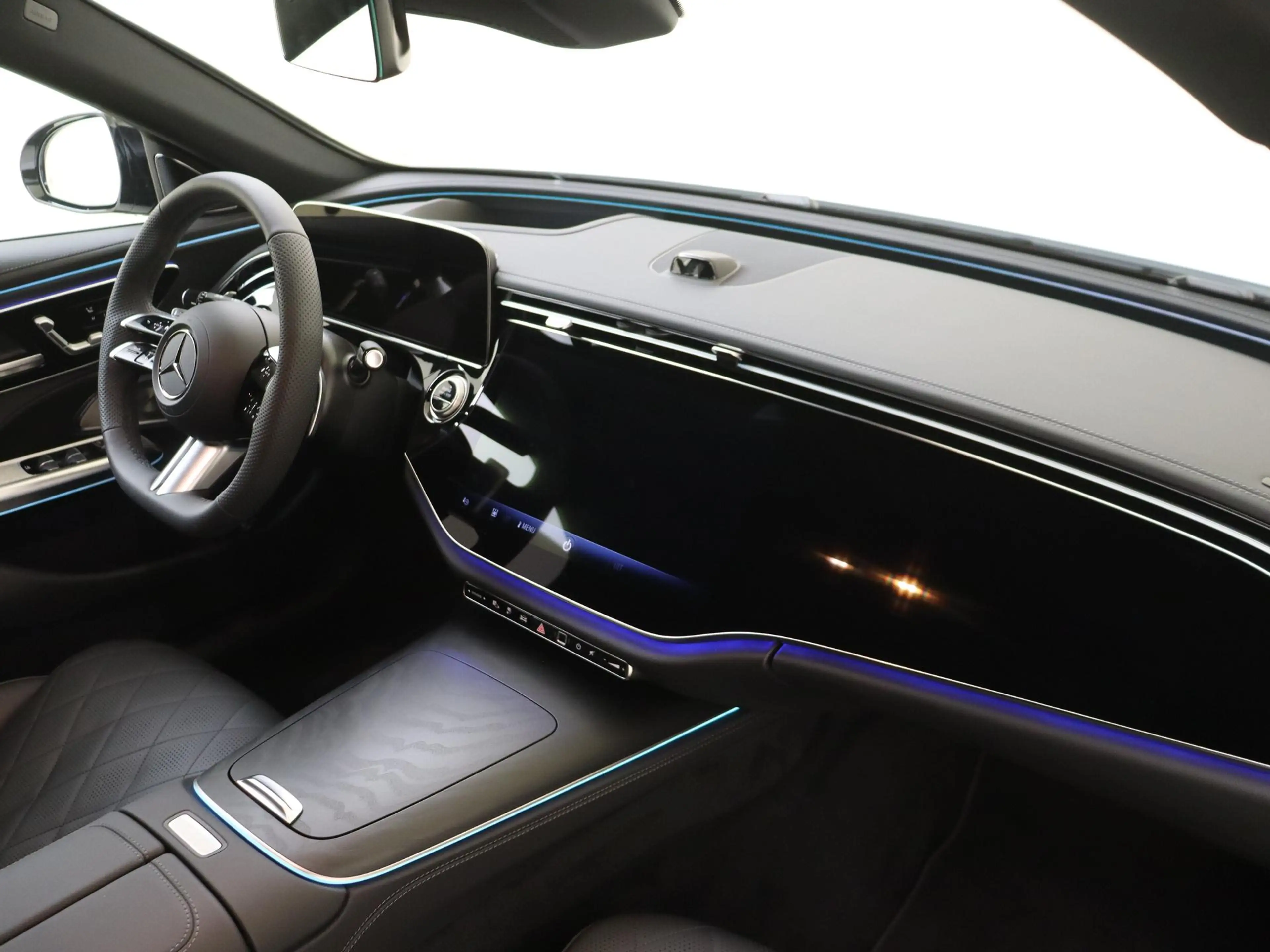 Mercedes-Benz E 400 e 4MATIC AMG Line / Premium/ Panoramadak/ AIRMATIC — photo 5