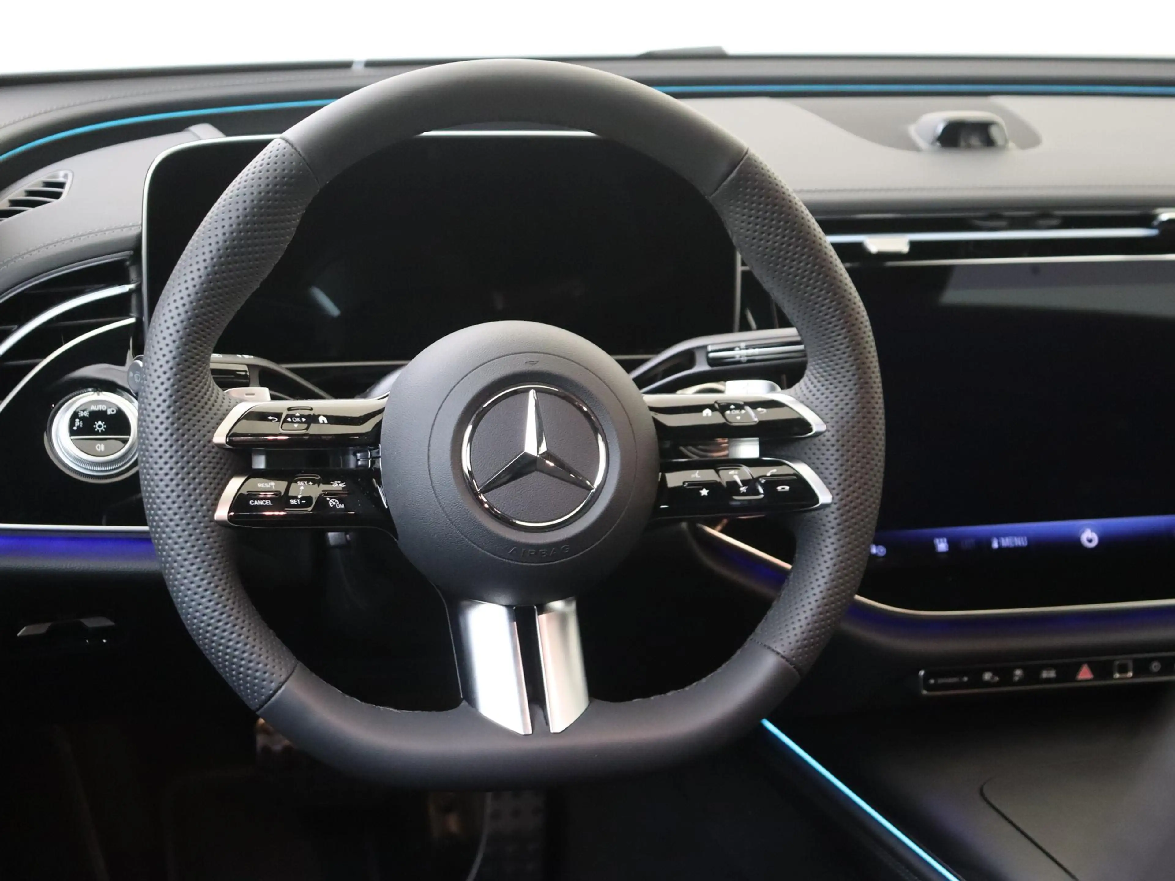 Mercedes-Benz E 400 e 4MATIC AMG Line / Premium/ Panoramadak/ AIRMATIC — photo 10