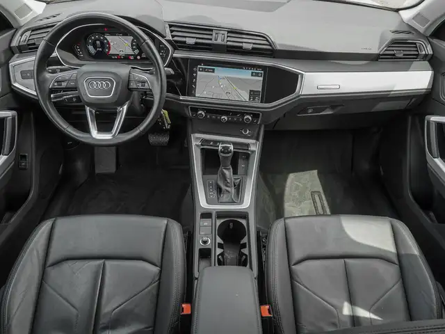 Audi Q3 view 10