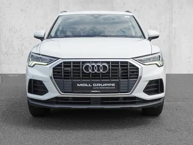 Audi Q3 view 3