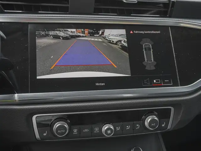 Audi Q3 view 13