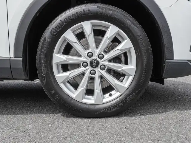 Audi Q3 view 7