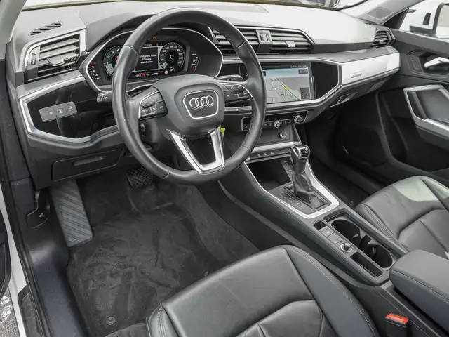 Audi Q3 view 9