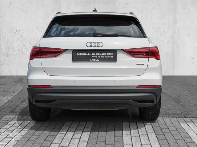 Audi Q3 view 6