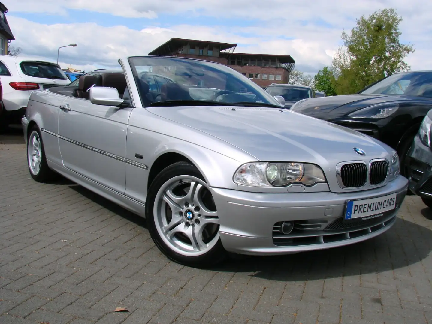 BMW 330 E46 Cabrio Navi Leder Xenon AHK Silber - 1