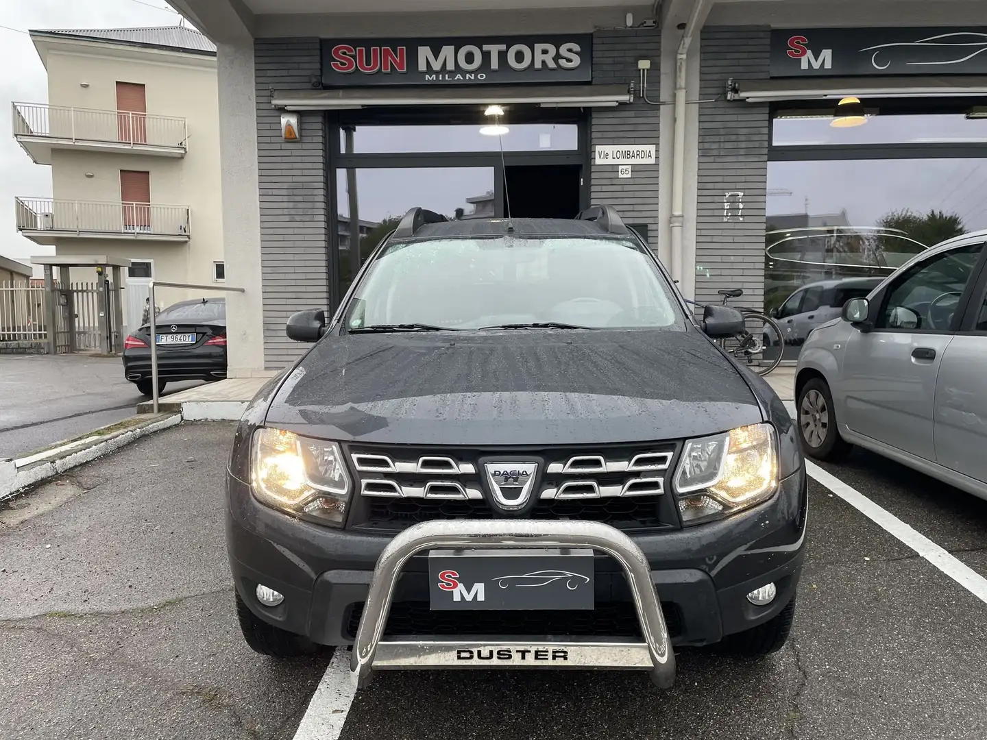 Dacia Duster Lauréate 4x2 Gris - 1