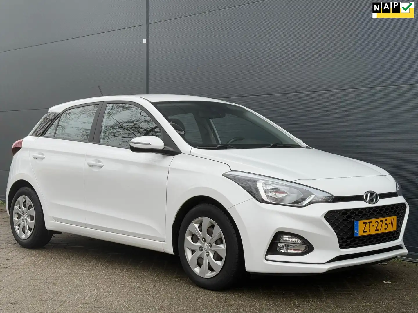 Hyundai i20 1.0 T-GDI Comfort 1STE EIGENAAR | CAMERA | NAVI | Beyaz - 1