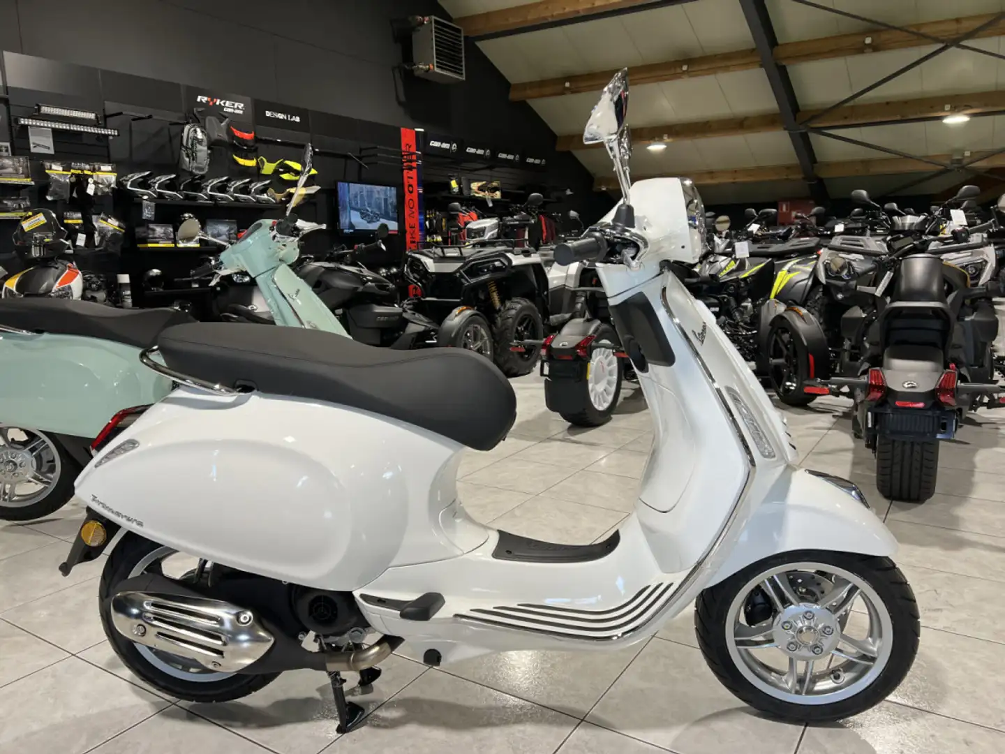 Vespa Primavera 50 Bianco - 1