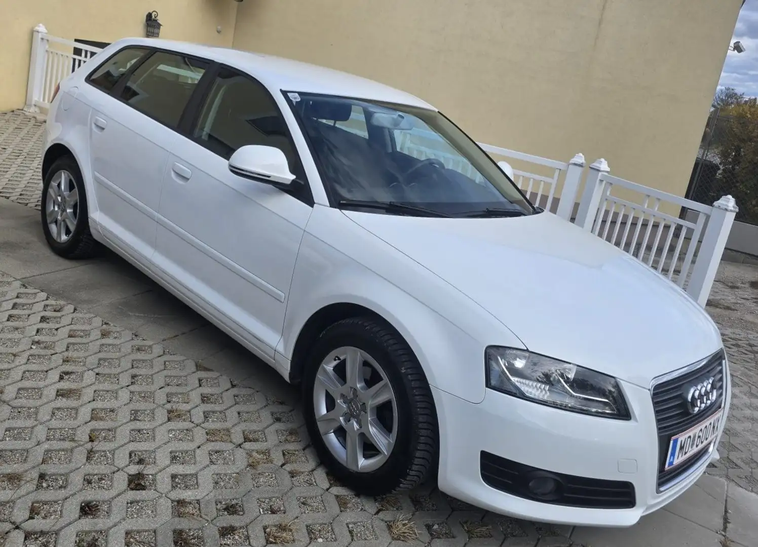 Audi A3 Audi A3 Sportback 1.6 – Jubiläumsmodell, 2010 Weiß - 1