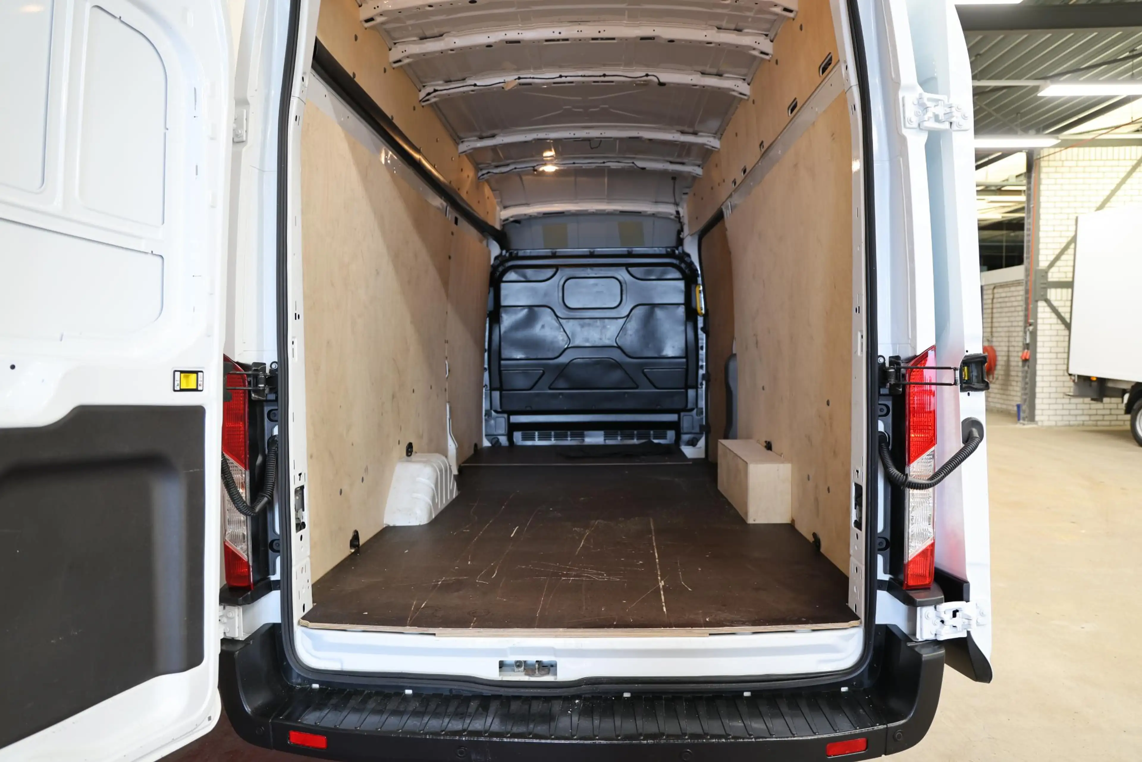 Ford E-Transit 350 L4H3 Trend 68 kWh CAMERA NAVI — photo 4
