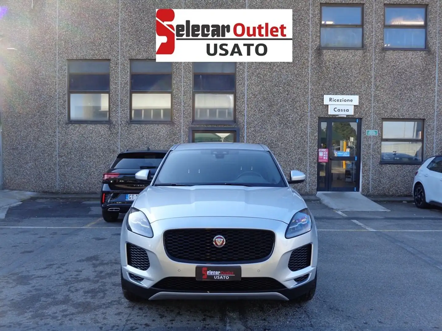 Jaguar E-Pace 2.0d i4 R-Dynamic HSE AWD 150CV auto N1 Argento - 2