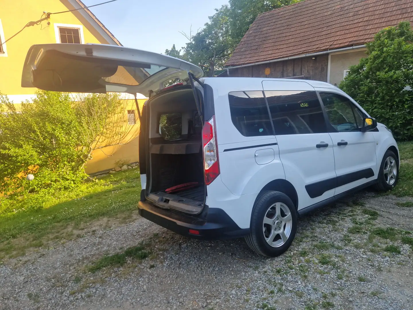 Ford Tourneo Connect Tourneo Connect Trend 1,5 TDCi L1 Trend Weiß - 2