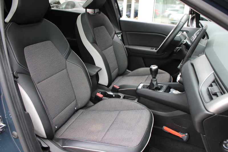 Renault Captur 1.3 TCe 140 Intens ECC PANO — photo 29