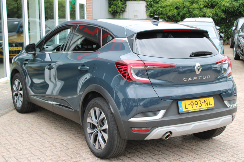 Renault Captur 1.3 TCe 140 Intens ECC PANO — photo 32
