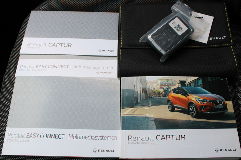 Renault Captur 1.3 TCe 140 Intens ECC PANO — photo 24