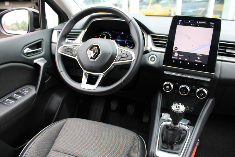 Renault Captur 1.3 TCe 140 Intens ECC PANO — photo 31
