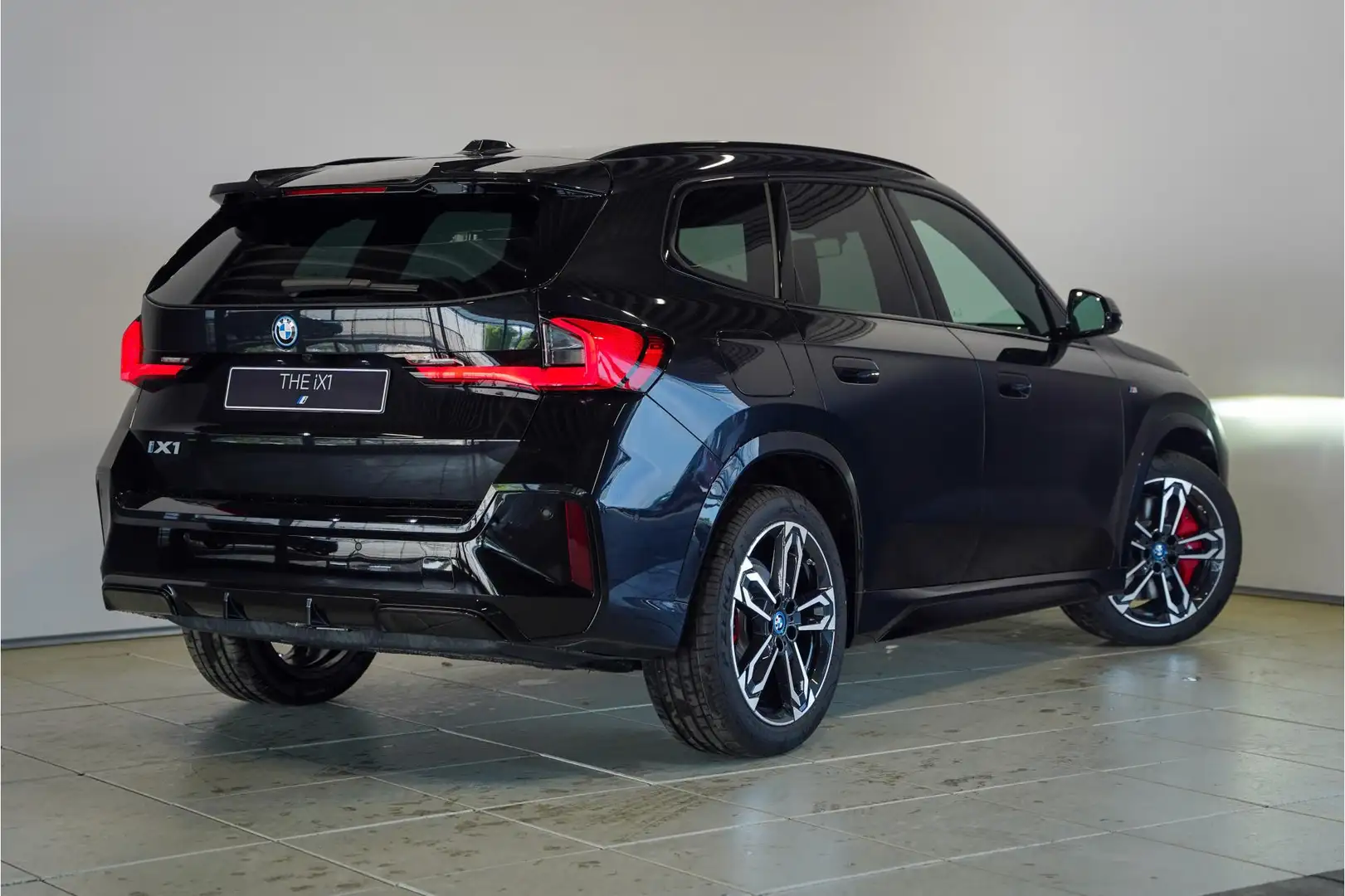 BMW iX1 eDrive20 M Sportpakket Pro Zwart - 2