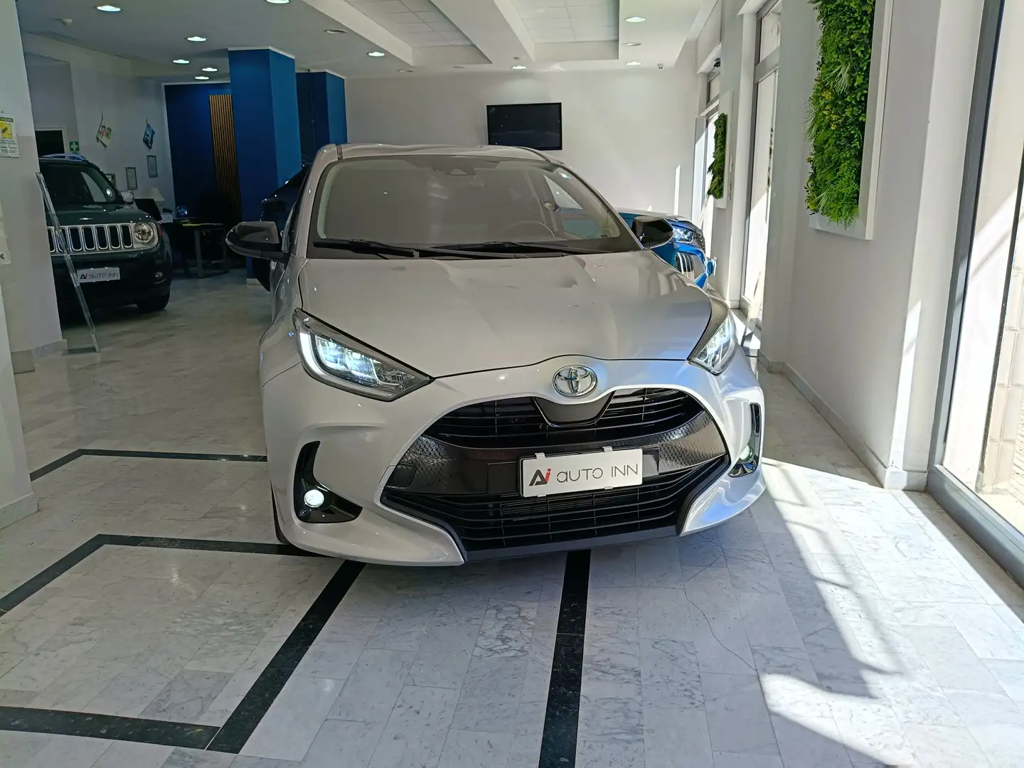 Toyota Yaris Yaris IV 2020 1.0 Dynamic (SOLO 25'000 km.) Argento - 1