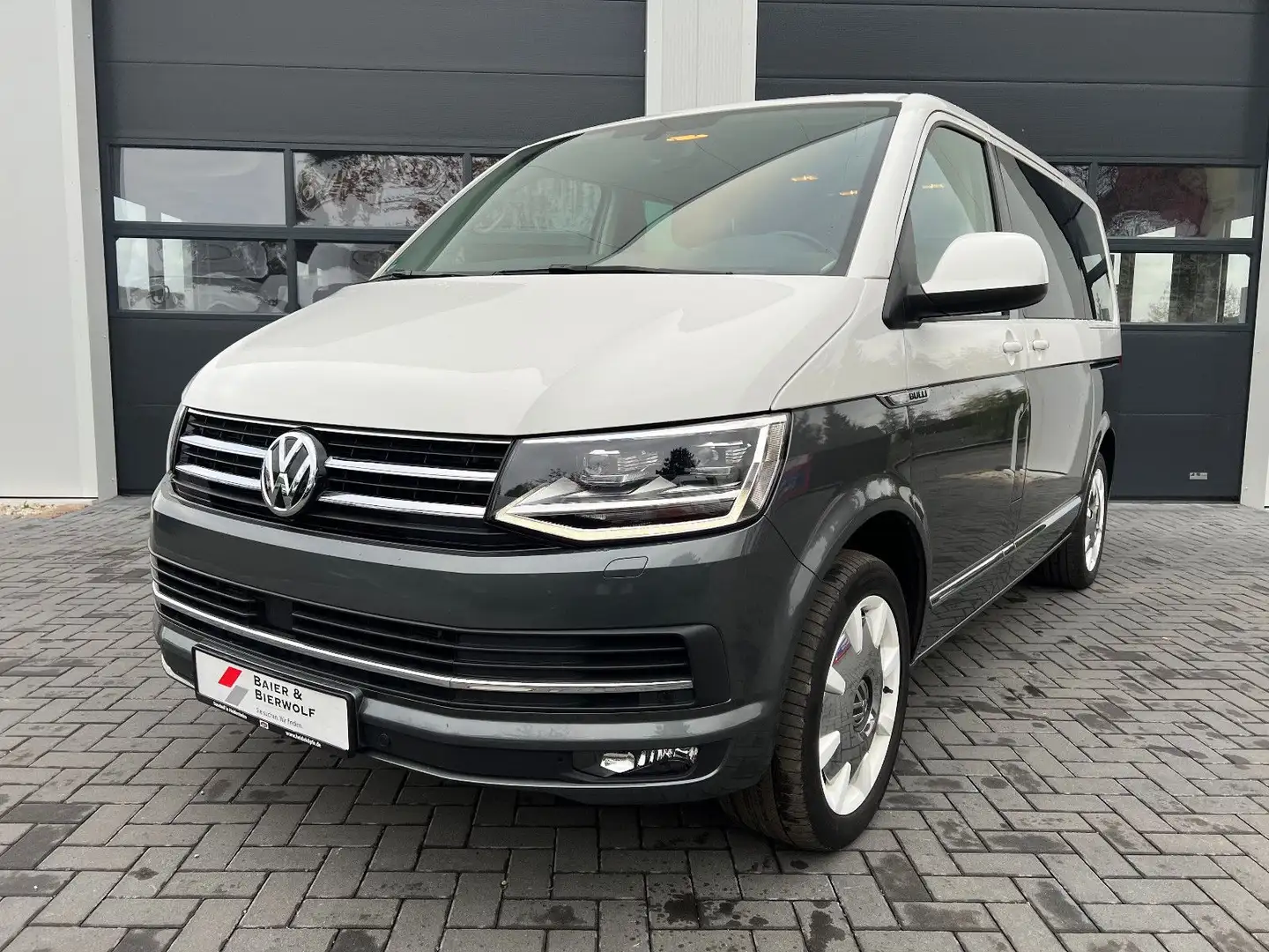 Volkswagen T6 Multivan Generation Six DSG LED ACC SA TWA SH Grau - 2