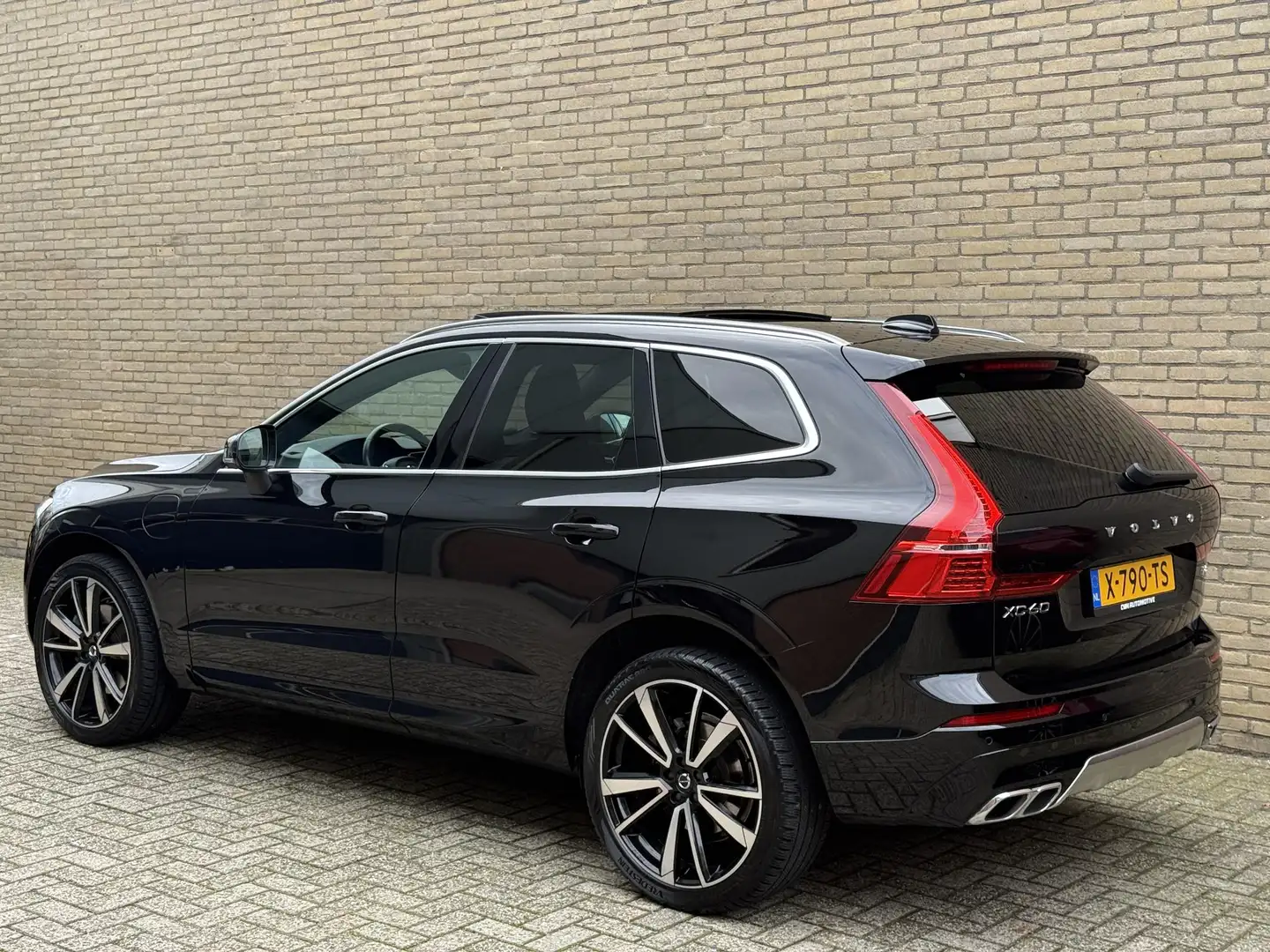 Volvo XC60 2.0 T8 Twin Engine AWD 390pk Inscription | Panoram Noir - 2