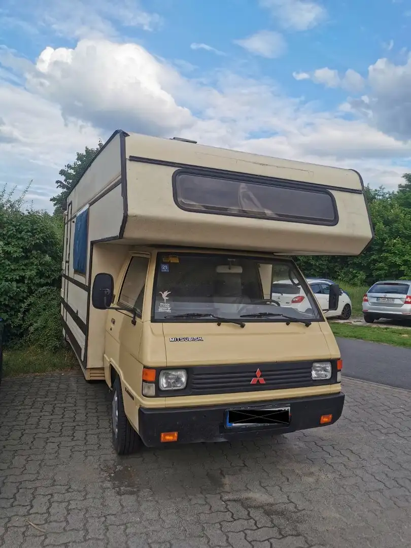 Mitsubishi L300 L 300 de Luxe Bej - 1