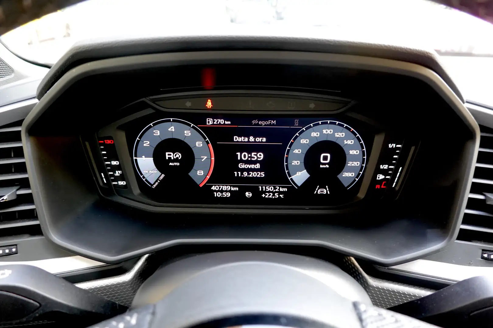 Audi A1 Citycarver 30 TFSI S-tronic S-line Grijs - 2