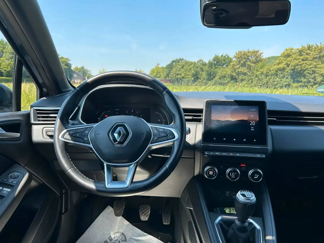 Renault Clio Citadine 3 portes — photo 9