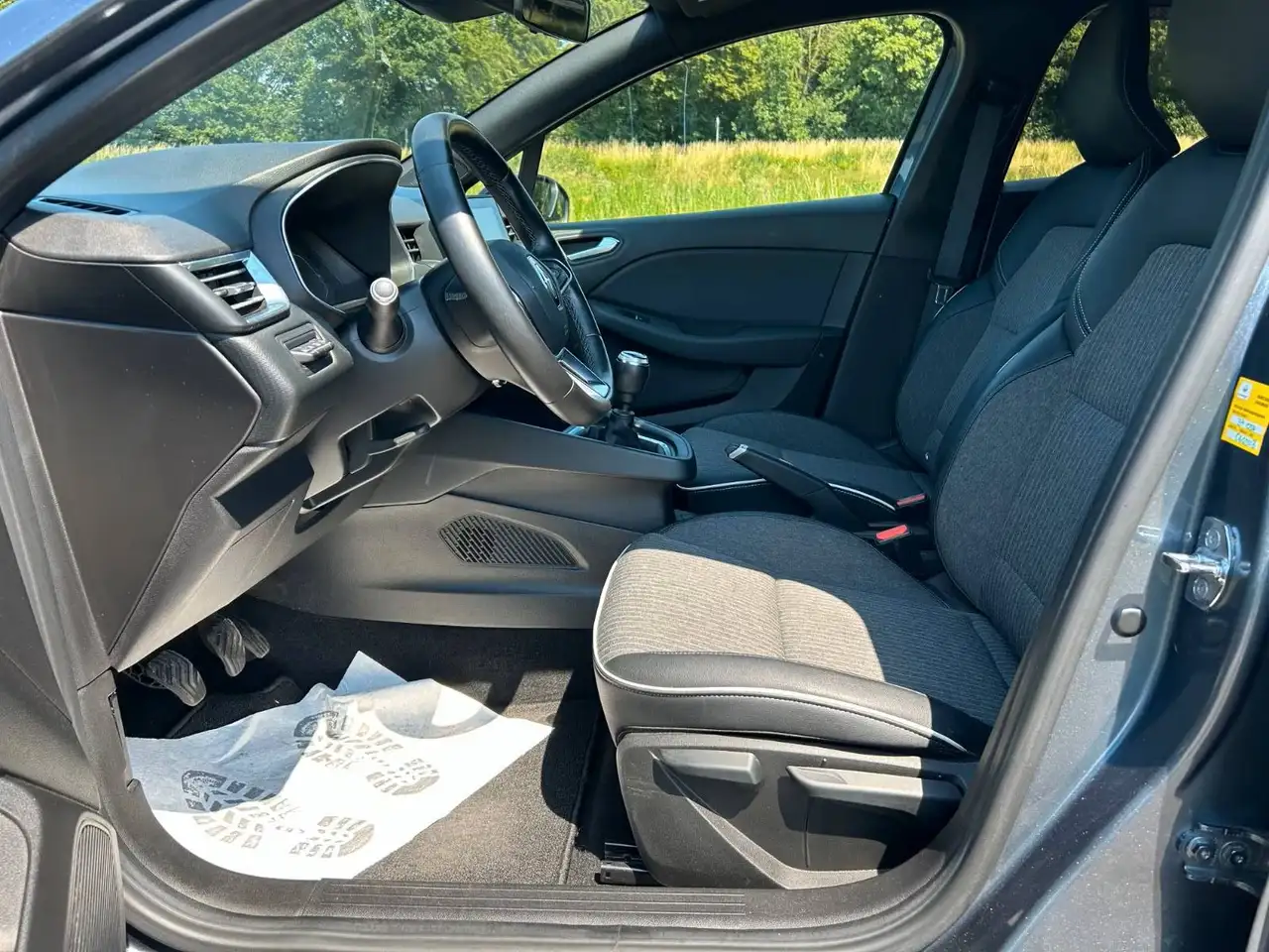 Renault Clio Citadine 3 portes — photo 5