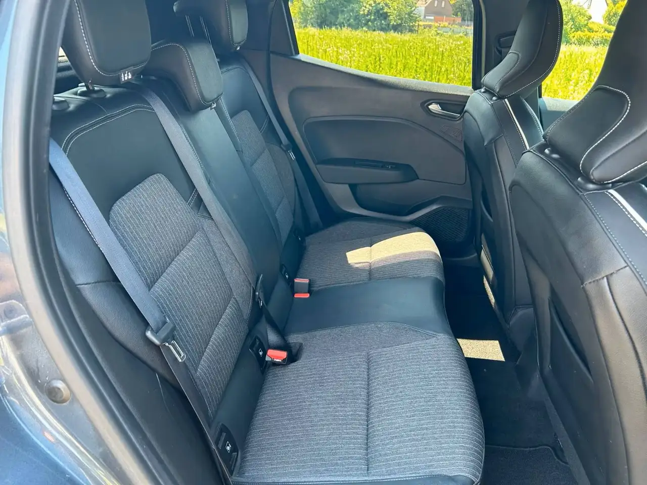 Renault Clio Citadine 3 portes — photo 8