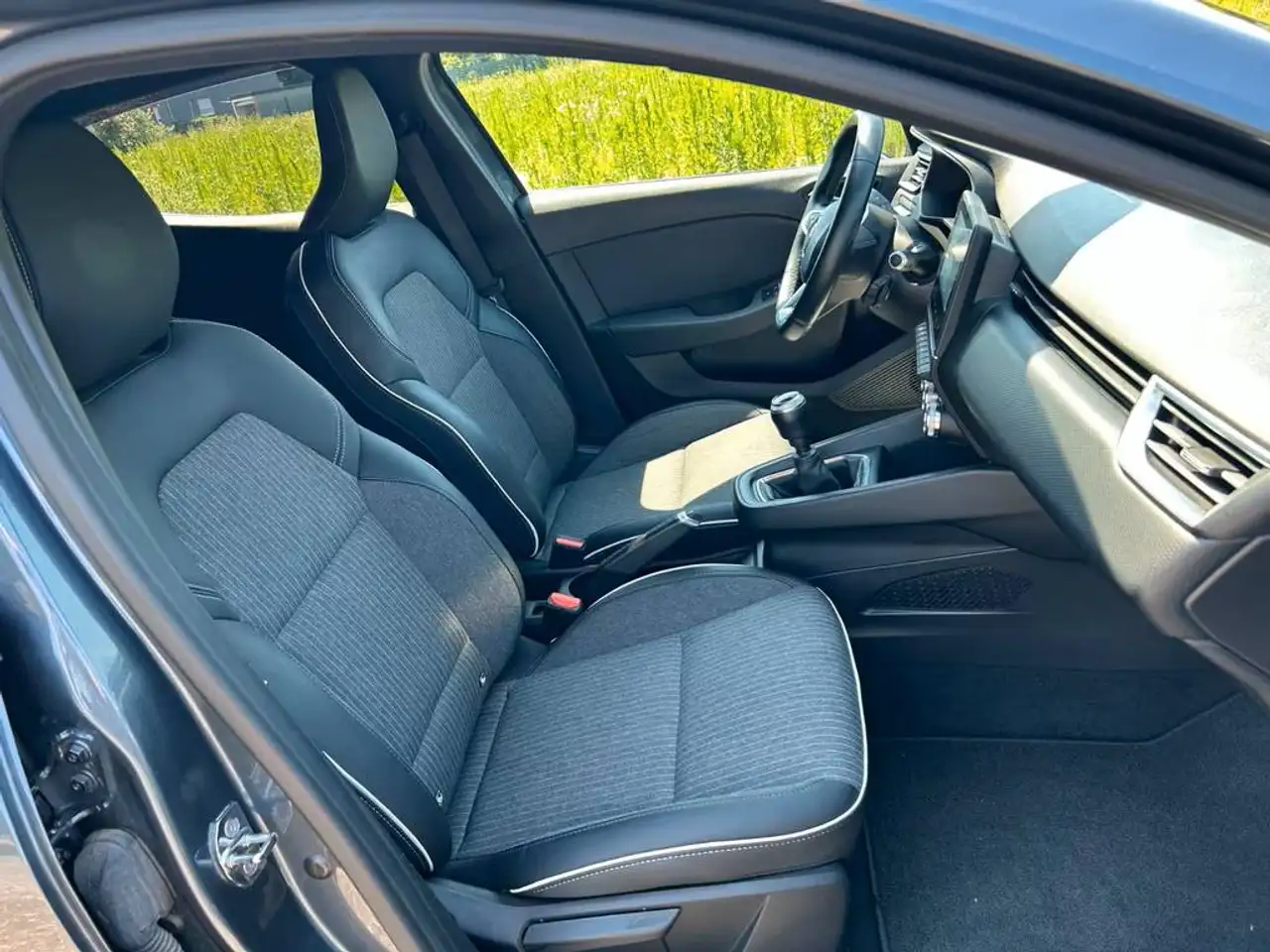Renault Clio Citadine 3 portes — photo 14