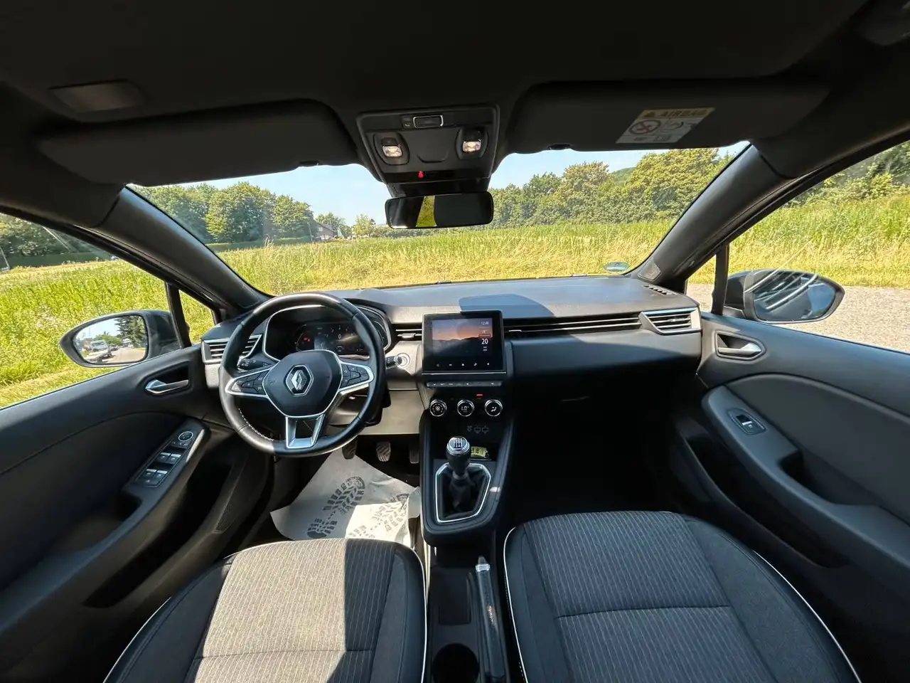 Renault Clio Citadine 3 portes — photo 11