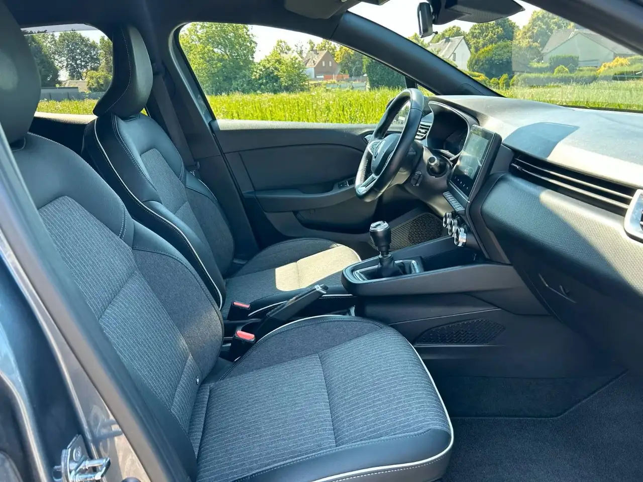 Renault Clio Citadine 3 portes — photo 12