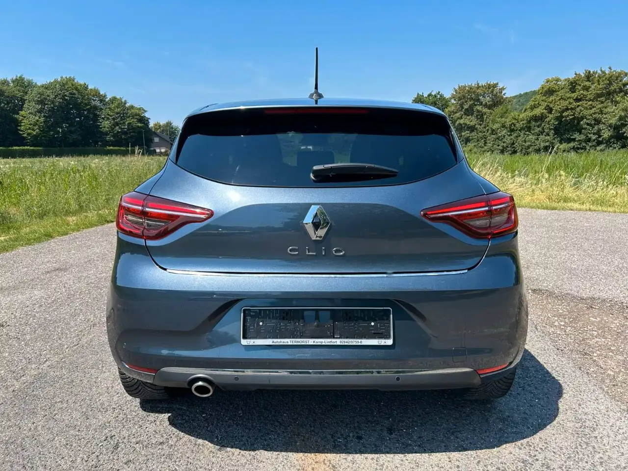 Renault Clio Citadine 3 portes — photo 2