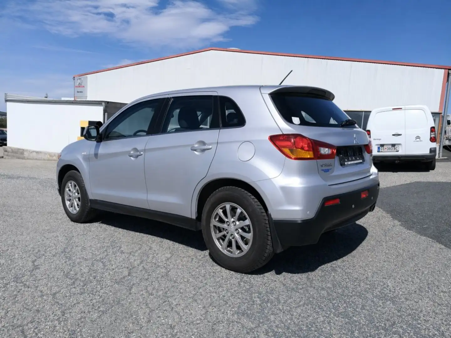 Mitsubishi ASX 1,6 MIVEC 2WD Invite Silber - 2