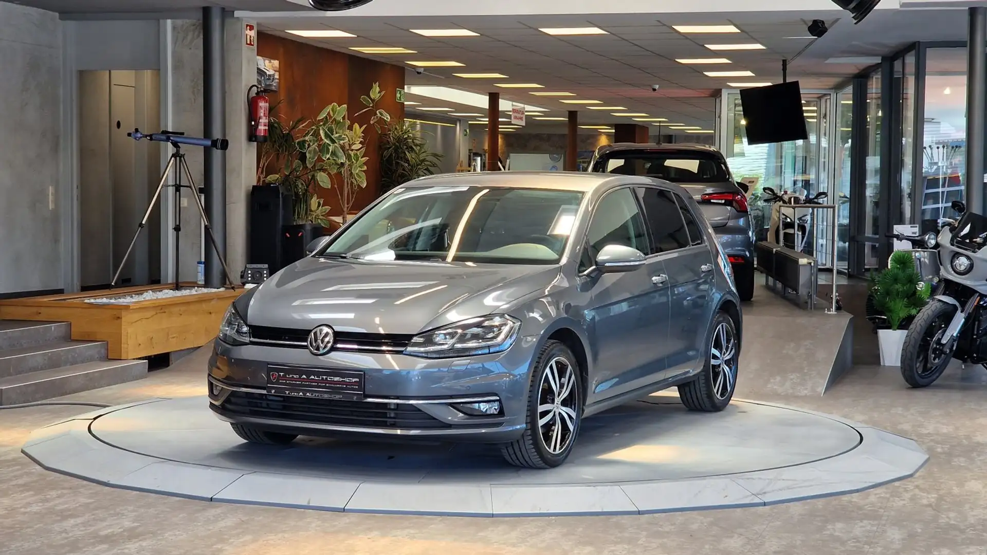 Volkswagen Golf 7 1.0 TSI *Navi*Sitzheizung*Carplay* Grau - 2
