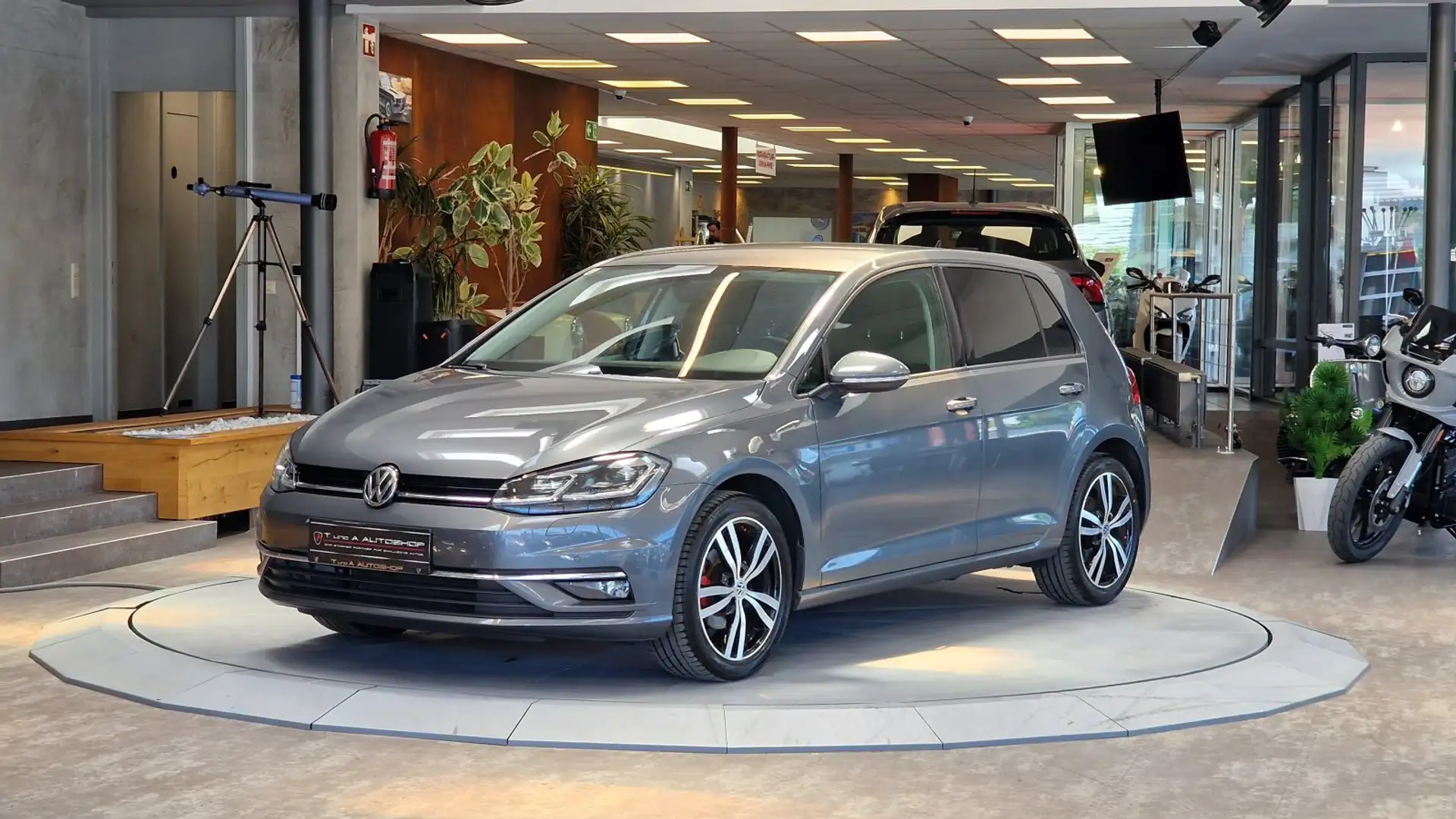 Volkswagen Golf 7 1.0 TSI *Navi*Sitzheizung*Carplay* Grau - 1