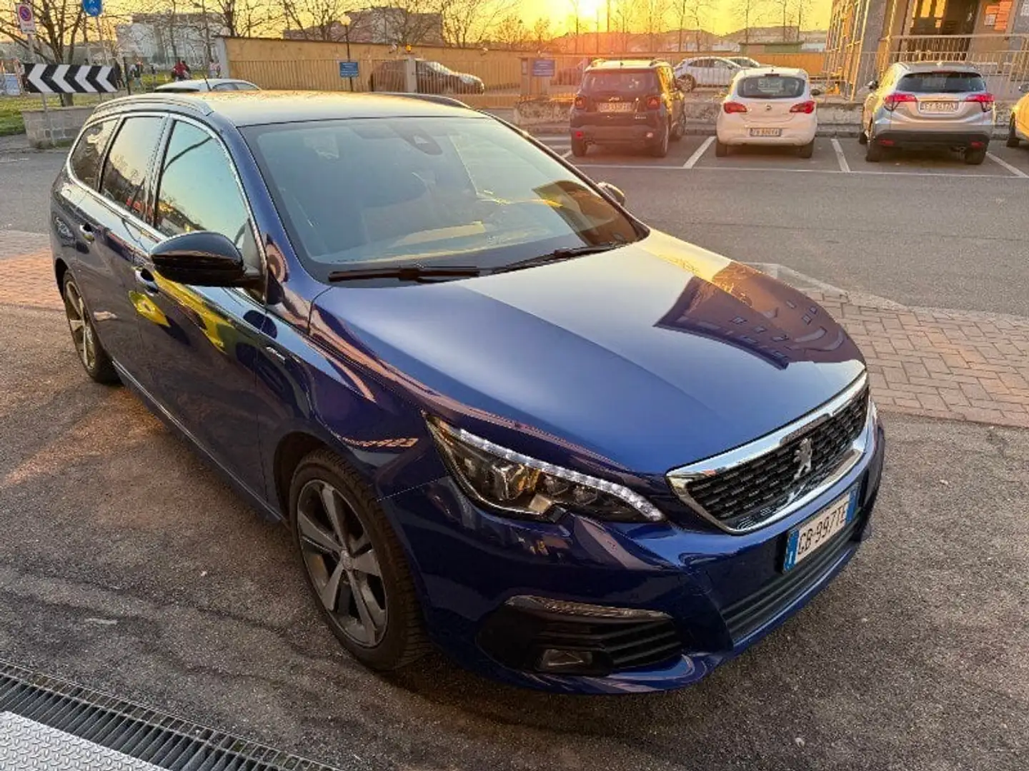 Peugeot 308 308 PureTech T. 130 S&S EAT8 SW GT Line Blau - 2