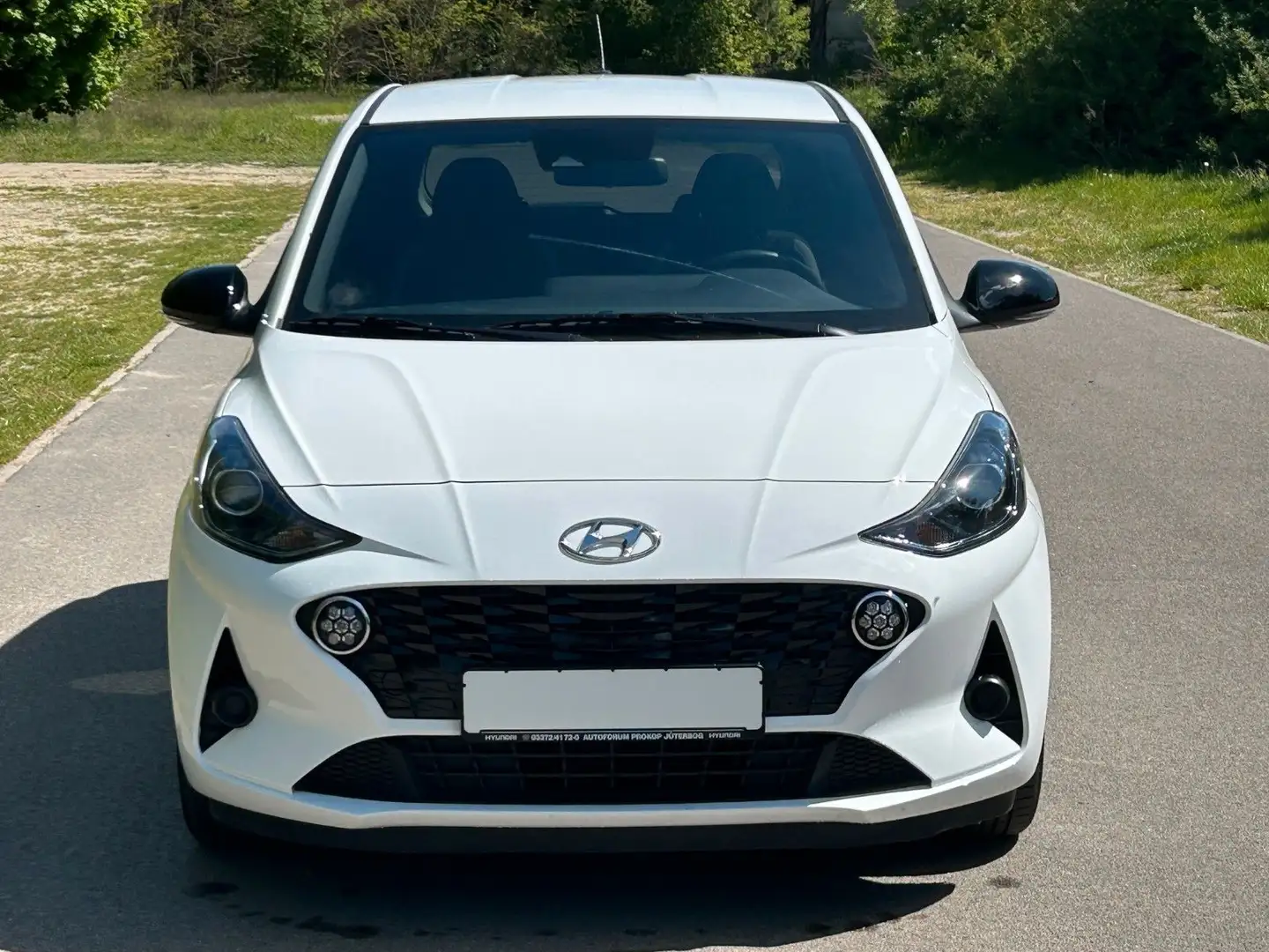 Hyundai i10 1.0 Connect & Go *Navi*Klima*CarPlay*Kamera* Weiß - 2