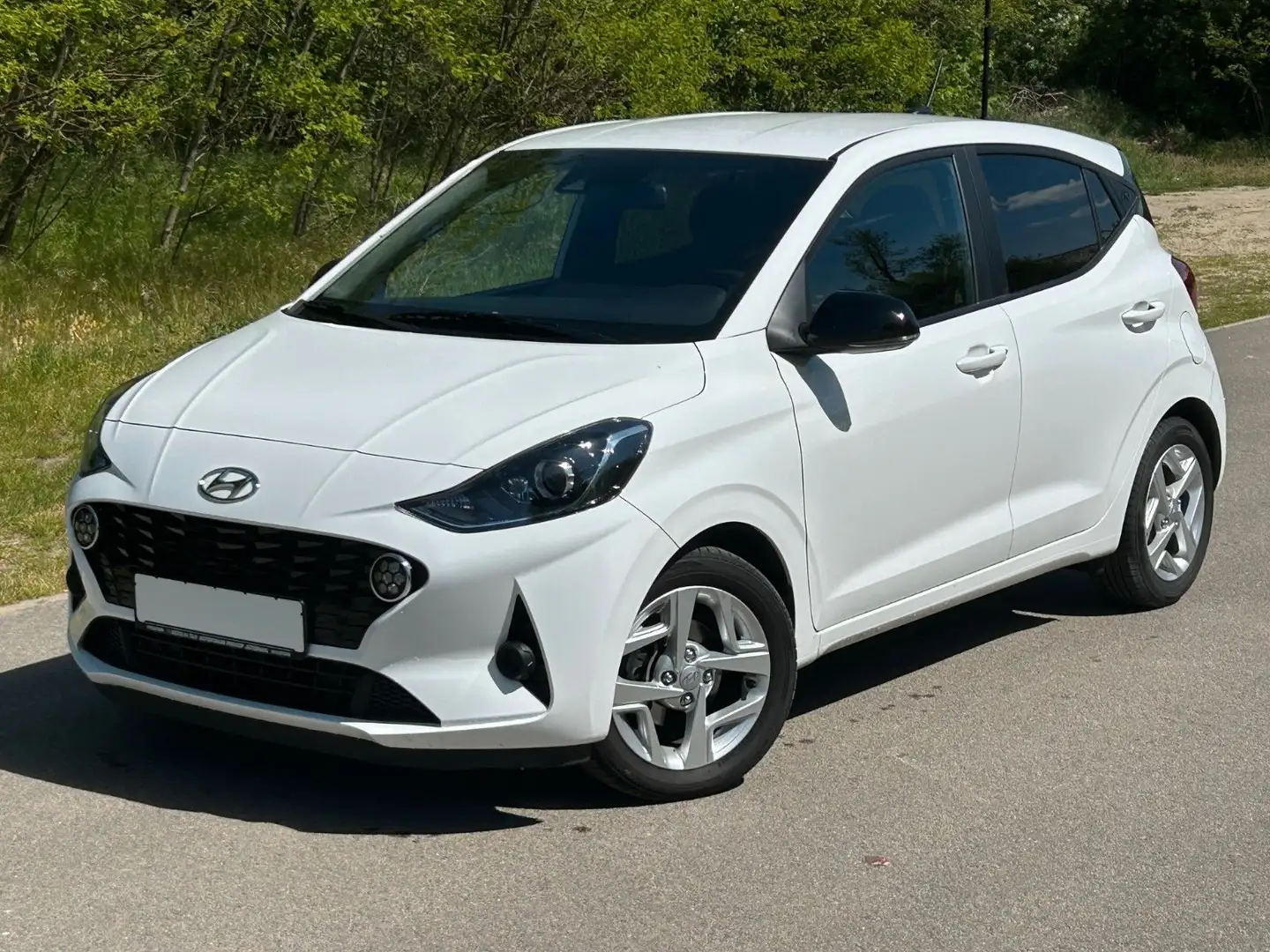 Hyundai i10 1.0 Connect & Go *Navi*Klima*CarPlay*Kamera* Weiß - 1