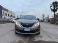 Lancia Ypsilon Ypsilon 1.0 firefly hybrid GPL Gold Plus s&s 70cv Grau - thumbnail 2