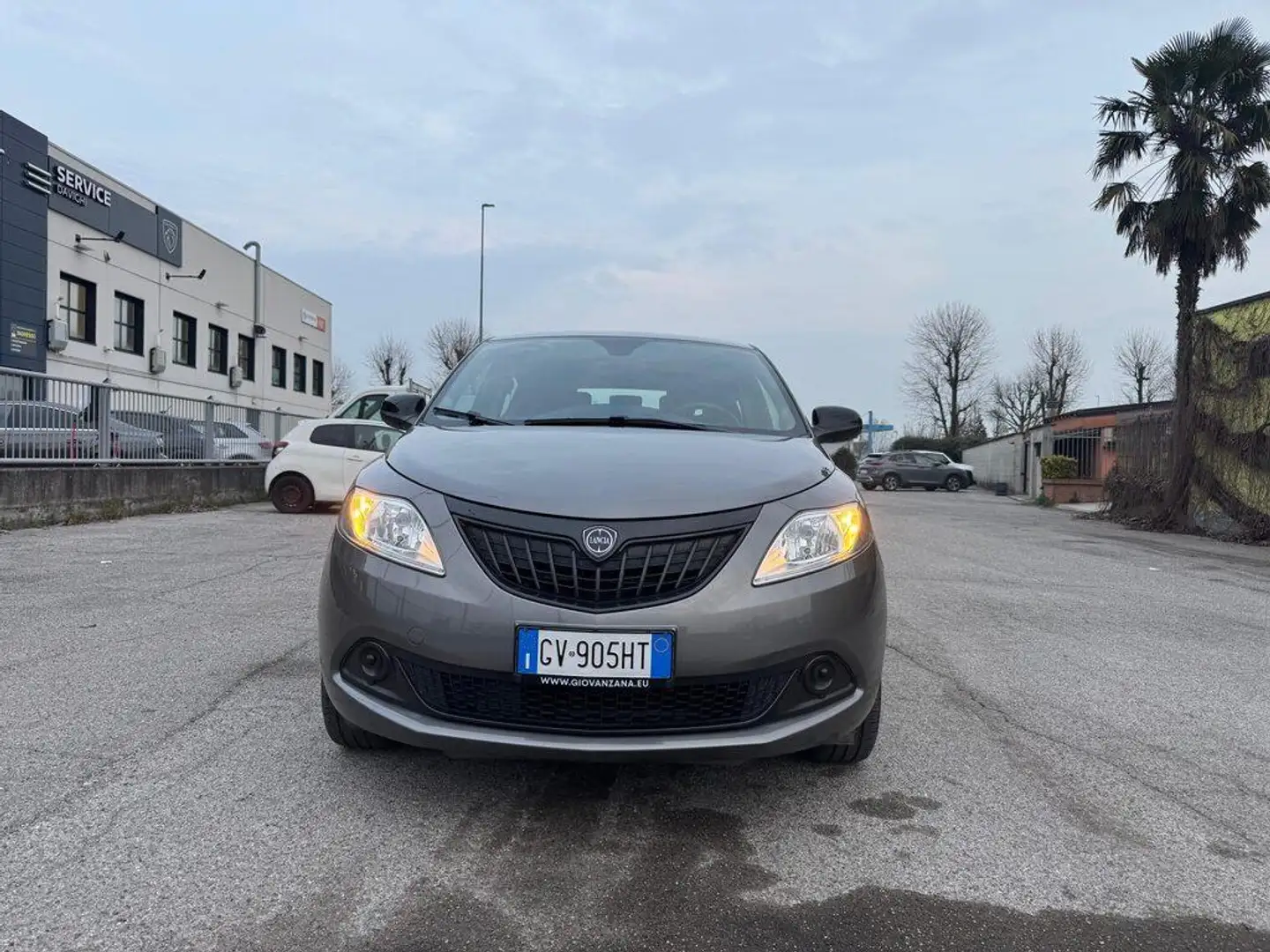 Lancia Ypsilon Ypsilon 1.0 firefly hybrid GPL Gold Plus s&s 70cv Grau - 2