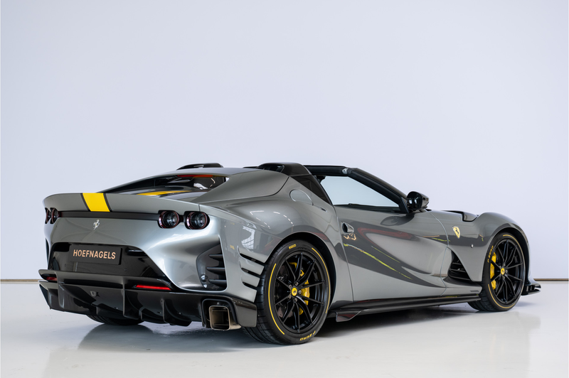 Ferrari 812 Competizione A, Painted Stripe, Delivery Mileage 6 — photo 2