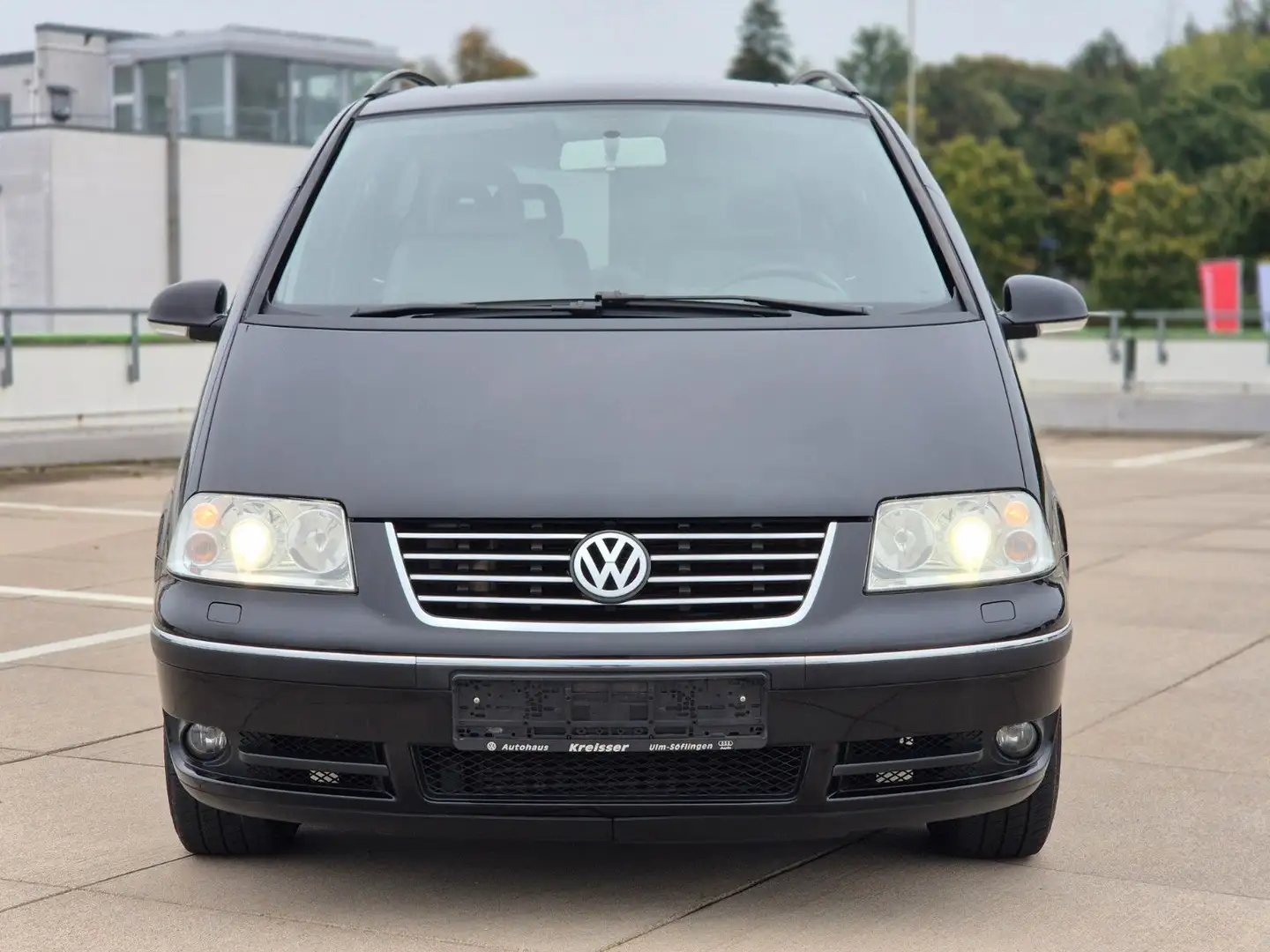Volkswagen Sharan 1,8 Turbo Lederausstattung 6-Sitzer Autom Schwarz - 2