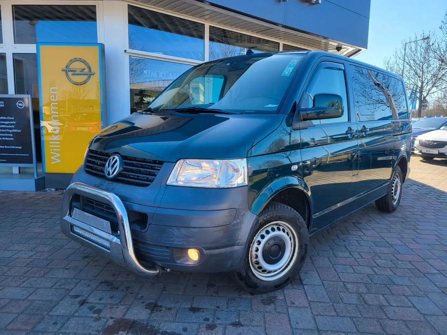 Volkswagen T5 Transporter Bus Caravelle Trendline 4Motion Grün - 1