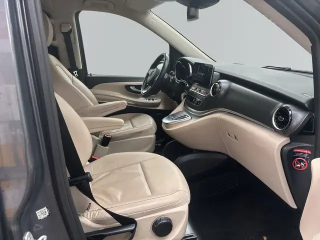 Mercedes-Benz V-Class view 9