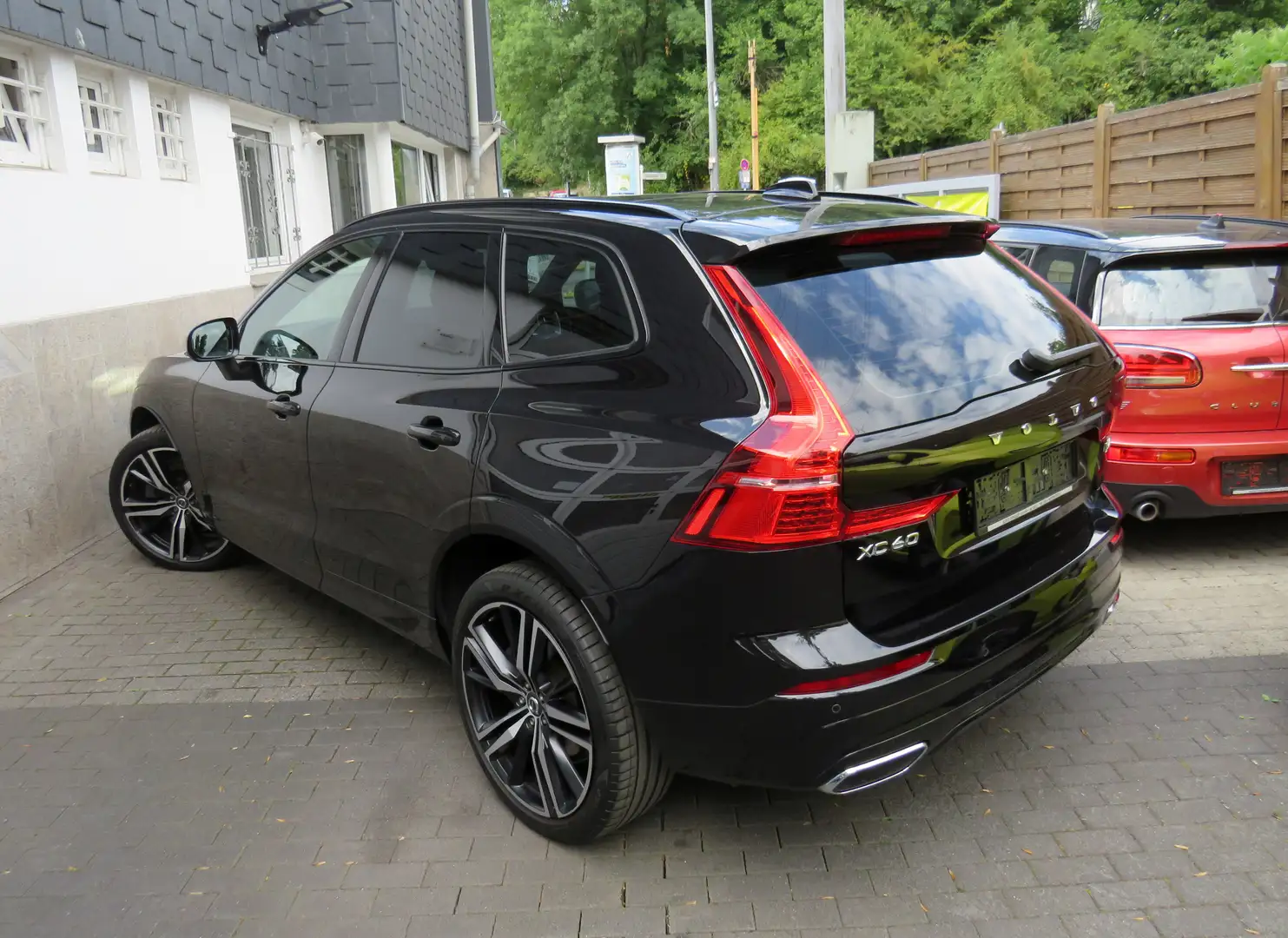 Volvo XC60 R Design AWD // Pano, ACC, DAB, H/K Schwarz - 2