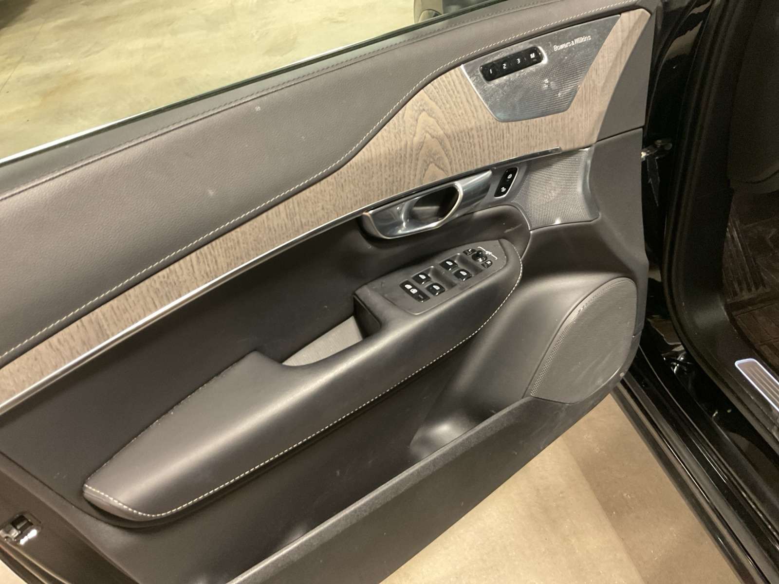 2023 Volvo XC90 2.0L 7-Seater! Luxury! Premium Features! thumb 10