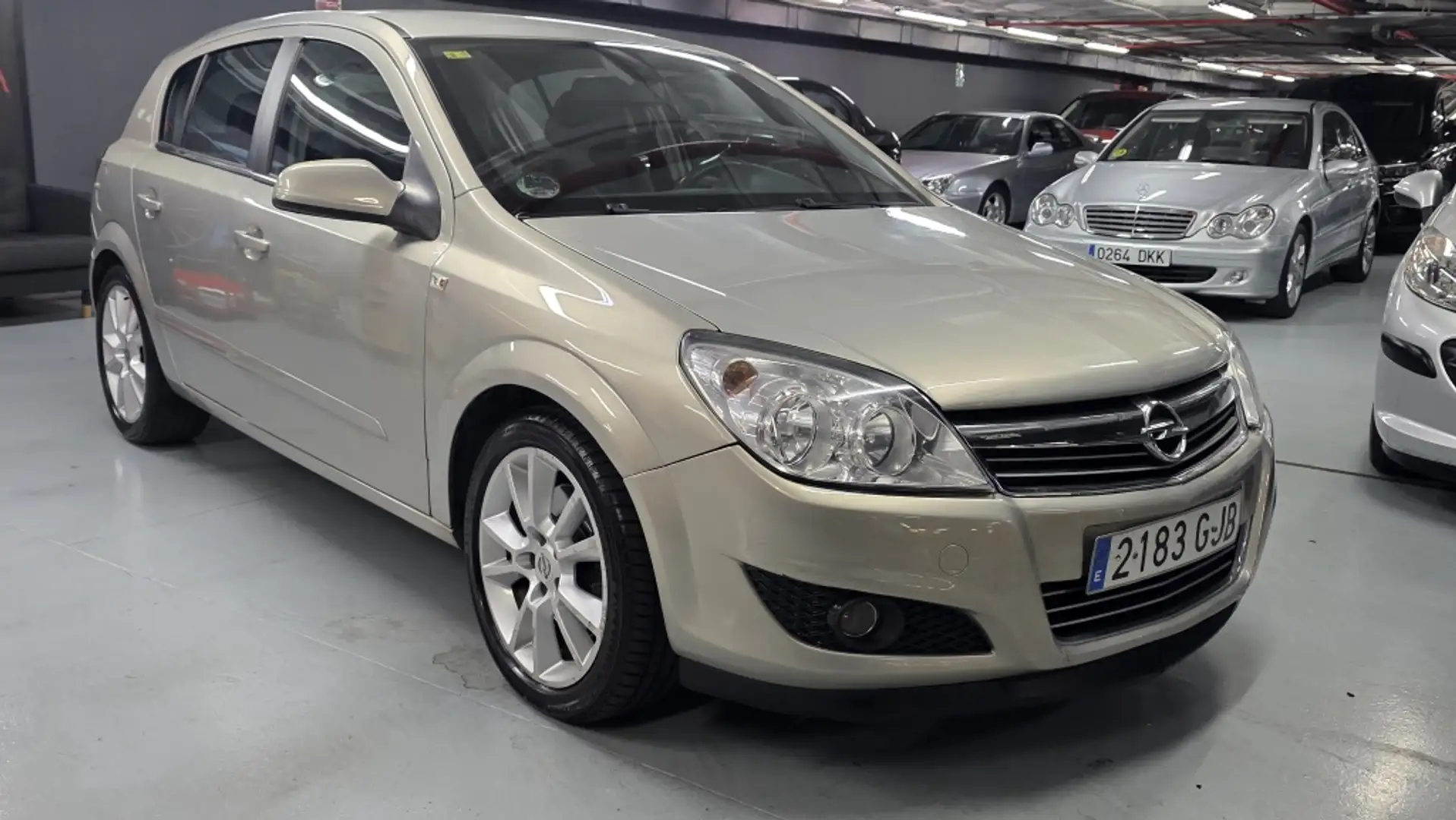 Opel Astra 1.9CDTi Cosmo - 2
